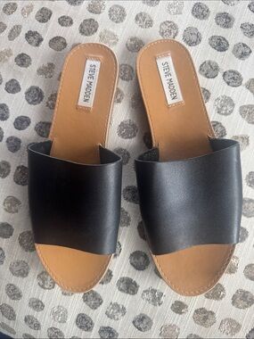 Steve Madden size 9 Black Slide Sandals with Tan Footbed